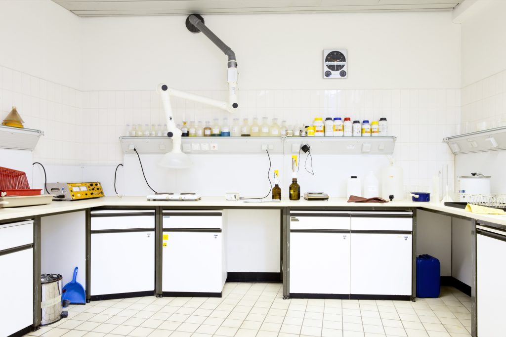 Chemie-Raum im Ausbildungsbereich Metallographie Lette Verein Berlin